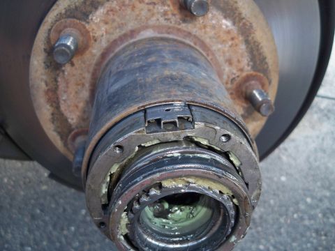 1994 Ford Bronco - Contrary to the previous owner's belief, tapioca pudding is in fact NOT an effective bearing/hub lubricant.