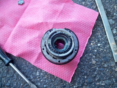 1994 Ford Bronco - The entire hub assembly, with that little keeper clip. Remember that it is there to space the clip ring ends apart, not to squeeze them tog…