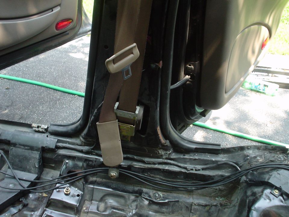 This is a simmilar pciture of the passenger side seat belt and lower b pilliar.