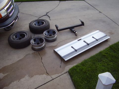 1996 Ford F-150 - Tailgate, trailer hitch, and spare wheels are on the ground next to a truck.
