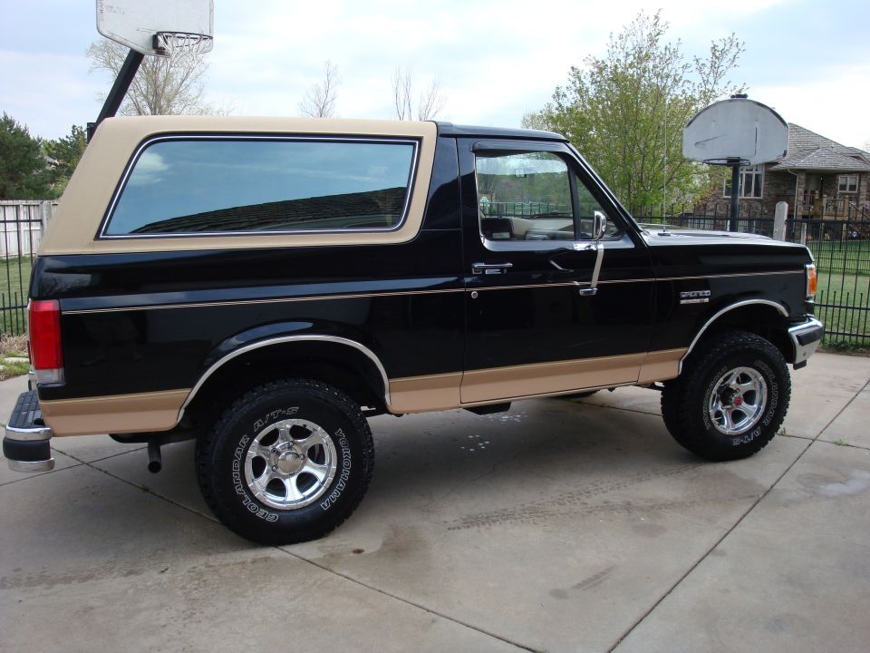 1989 Ford Bronco “Raven”