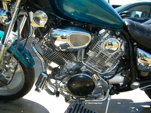 1992 Yamaha Virago - Close-up of a 1992 Yamaha Virago motorcycle engine with chrome details and a teal fuel tank.