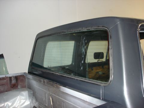 1979 Ford F-250 - The rear window and bed of a 1979 Ford F-250 Crewcab are shown.
