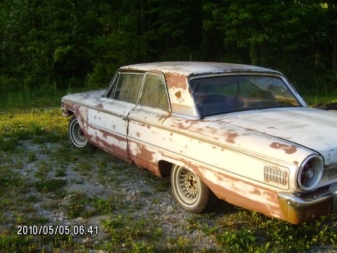 1963 Ford Galaxie - This 1963 Ford Galaxie 500XL shows considerable body damage and rust.
