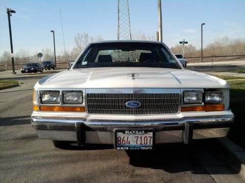 1989 Ford Crown Victoria LTD photo