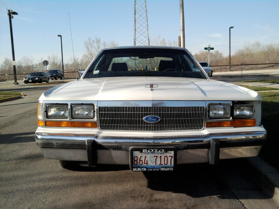 1989 Ford Crown Victoria LTD “The Box”