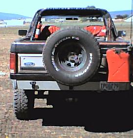 1984 Ford Bronco - Roll pan, Rock bumper