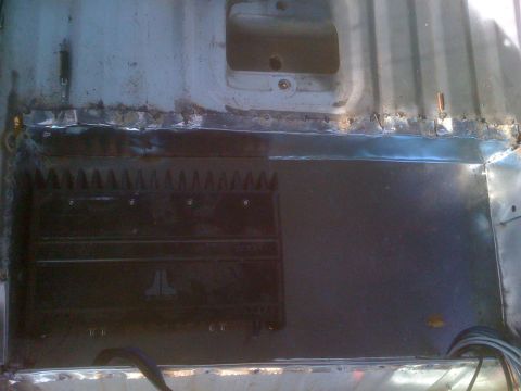 1992 Ford Bronco - An aftermarket amplifier is installed in the interior of this vehicle, obscuring the original floor panel.