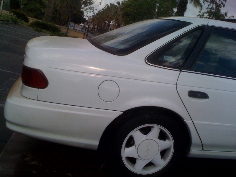 White 1992 Ford Taurus rear quarter panel and wheel