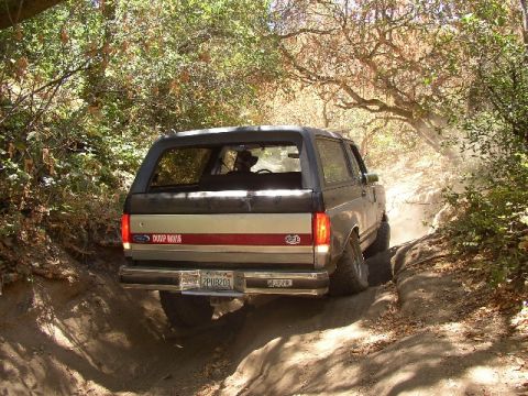 1989 Ford Bronco - damn, my rear flexes pretty good for stock