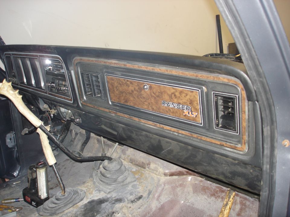1979 Ford F-250 interior dashboard with woodgrain trim, "RANGER XLT" badge, and floor shifter