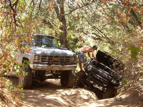 1989 Ford Bronco - pretty nice, but it needs a new charging system so it son't keep dying, and EFI so it will stop stalling