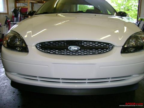 1993 Ford Taurus - Front view of a white Ford Taurus with a distinctive honeycomb grille.