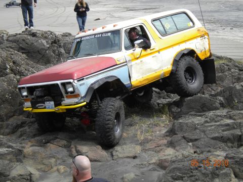 1994 Ford Explorer - Modified 1978 Ford Bronco navigates a rocky terrain, displaying a "Big Broncos 4x4 Club" decal.
