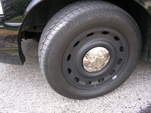 2004 Ford Crown Victoria photo