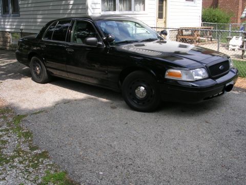 2004 Ford Crown Victoria photo