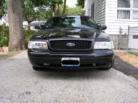 2004 Ford Crown Victoria photo