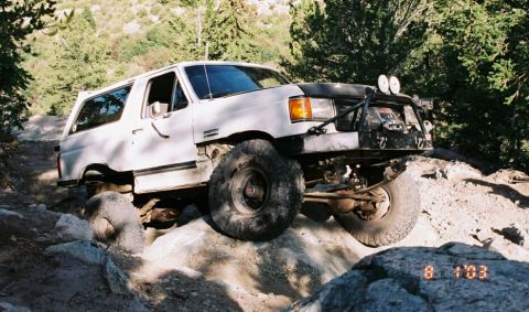 1990 Ford Bronco - Jaws 1, starting to break over