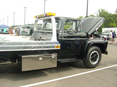 2007 Ford Mustang - Tow truck with JERR-DAN bodywork parked at an outdoor event.