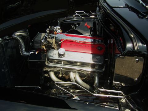2007 Ford Mustang - Chevrolet engine with chrome valve covers and red Corvette branding visible.