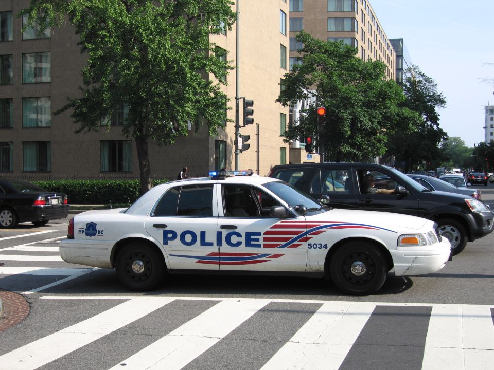White DC Metropolitan Police Ford Crown Victoria 5034 at intersection