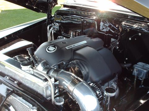 1992 Ford Bronco - Custom engine bay with a VORTEC H.O. engine cover and polished components.