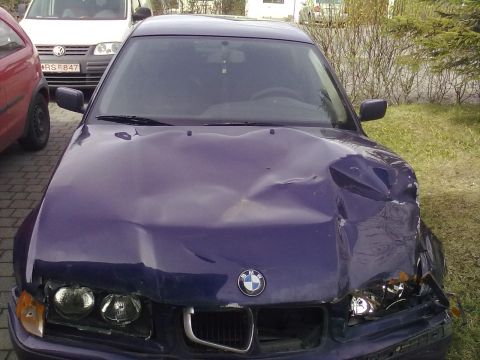 1998 BMW 3 Series - Frontal damage is visible on this purple 1998 BMW 3 Series.