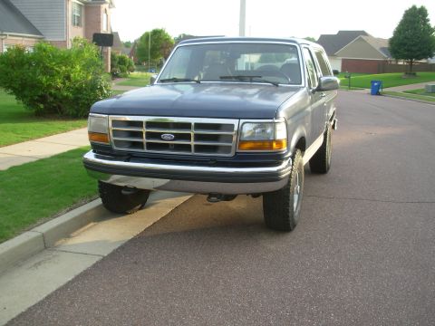 1993 Ford Bronco - I finally got the bumper on, which is when I realized the frame is diamonded by ~2".