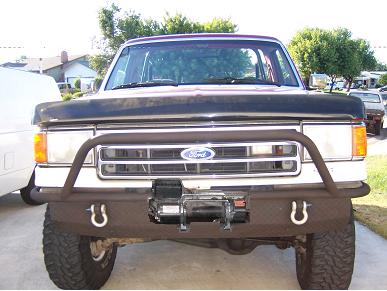 1991 Ford Bronco - This Ford Bronco's body style suggests a model year earlier than 1991, despite the registry's claim.