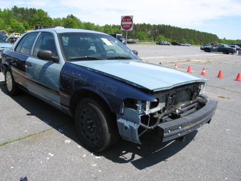 1991 Ford LTD Crown Victoria - This car has been repaired with parts of different colors and is missing its front end components.