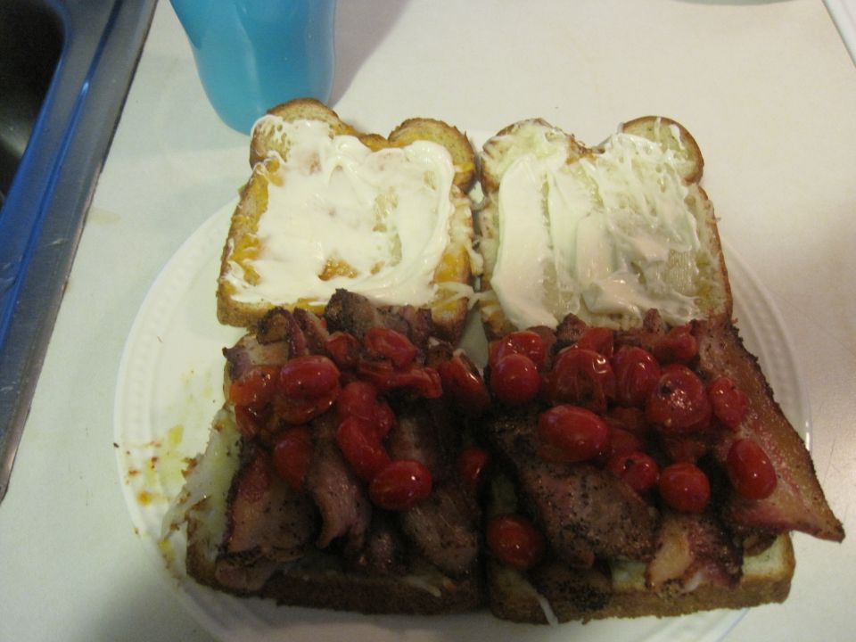 Sandwich with meat and tomatoes on toast