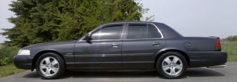 2004 Ford Crown Victoria photo