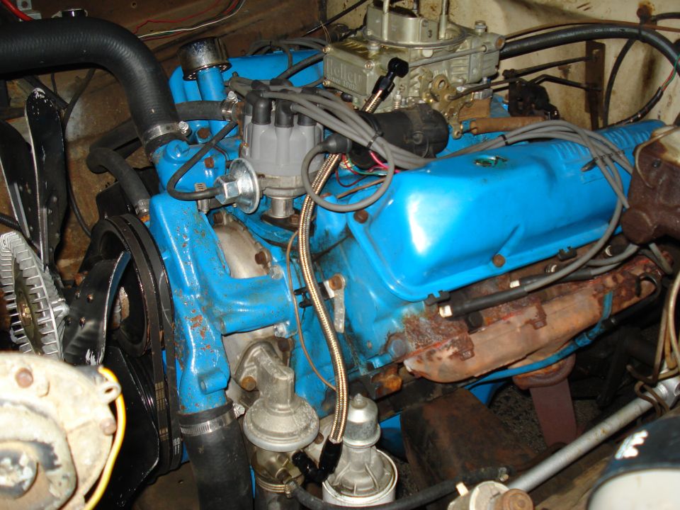Blue engine with carburetor and distributor
