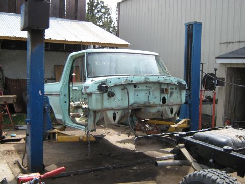 1978 Ford Bronco - putting on the body