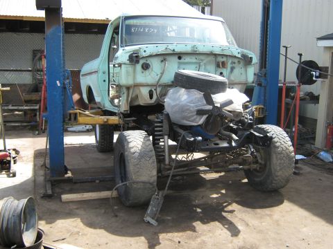 1978 Ford Bronco - putting on the body