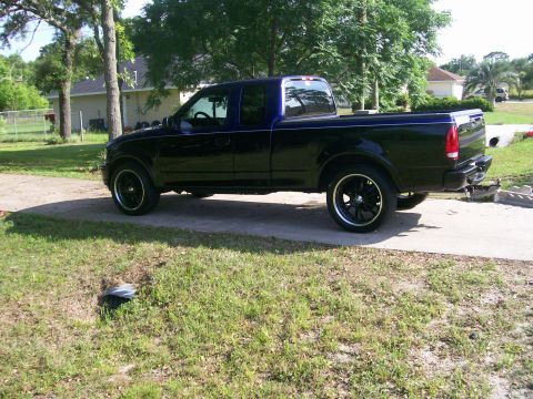 1997 Ford F-150 - This 1997 Ford F-150 pickup truck is parked on a concrete driveway.