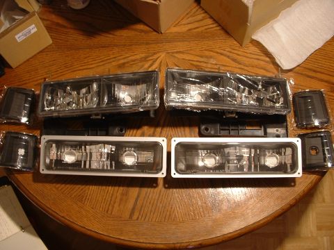 1994 GMC Suburban - Black headlights, park/turns, and markers