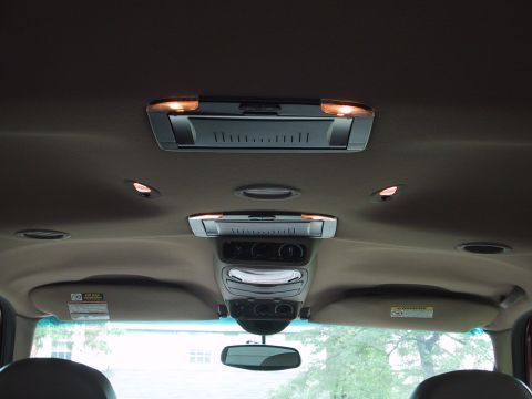 2001 Ford Excursion - Overhead console and interior lighting in a 2001 Ford Excursion.