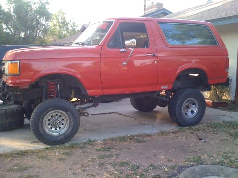 1969 Ford F-250 - This lifted Ford Bronco is modified with large tires and suspension components.