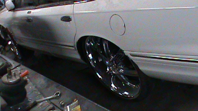 sitting on 26 inch rims .. damm