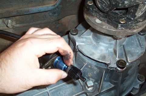 1990 Ford Bronco - The speedo gear is retained by a c-clip, visible just under my fingers here