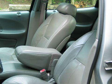 1997 Ford Taurus - leather shot