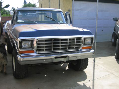1979 Ford F-150 - Front view of a 1979 Ford F-150 pickup truck with a blue hood and grille.