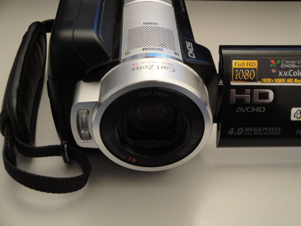 Camcorder with Carl Zeiss lens, 1080 HD, AVCHD, 4.0 megapixels