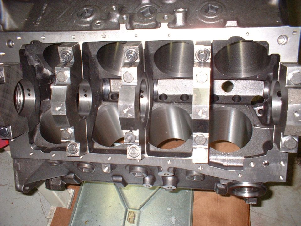 Engine block showing crankshaft bearing saddles and main caps
