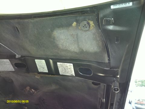 1987 Jaguar XJ6 - Upper corner of the hood was rusting from battery acid, cleaned and refinished with Dupli-Color wheel paint in Graphite that matches the Do…