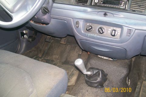 2001 Ford Crown Victoria photo