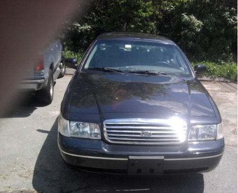 2003 Ford Crown Victoria photo
