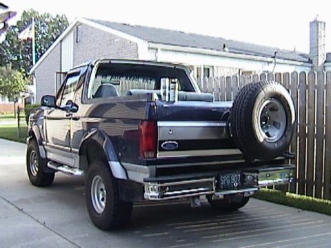 1995 Ford Bronco - Rear view of a 1995 Ford Bronco showing its spare tire and license plate.