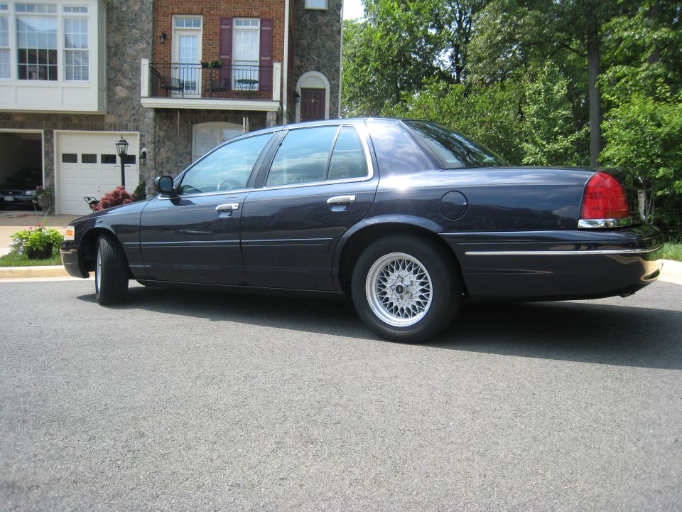 Dark blue 1999 Ford Crown Victoria sedan, side view